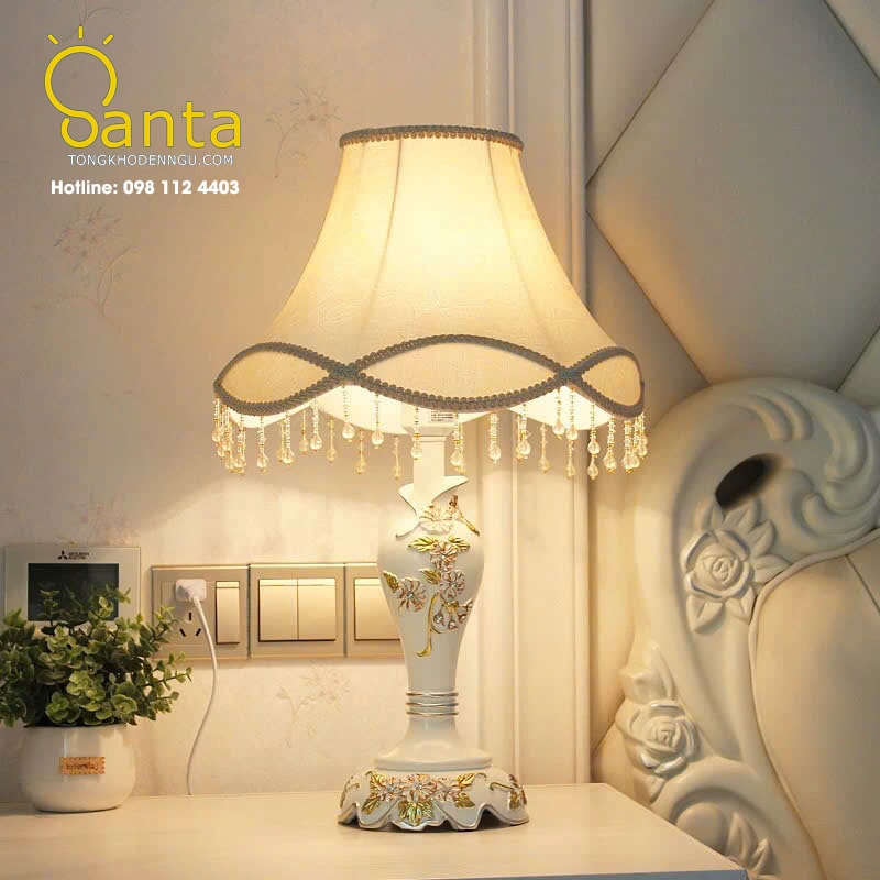 den trang tri de ban cao cap co dien cho biẹt thu 2025